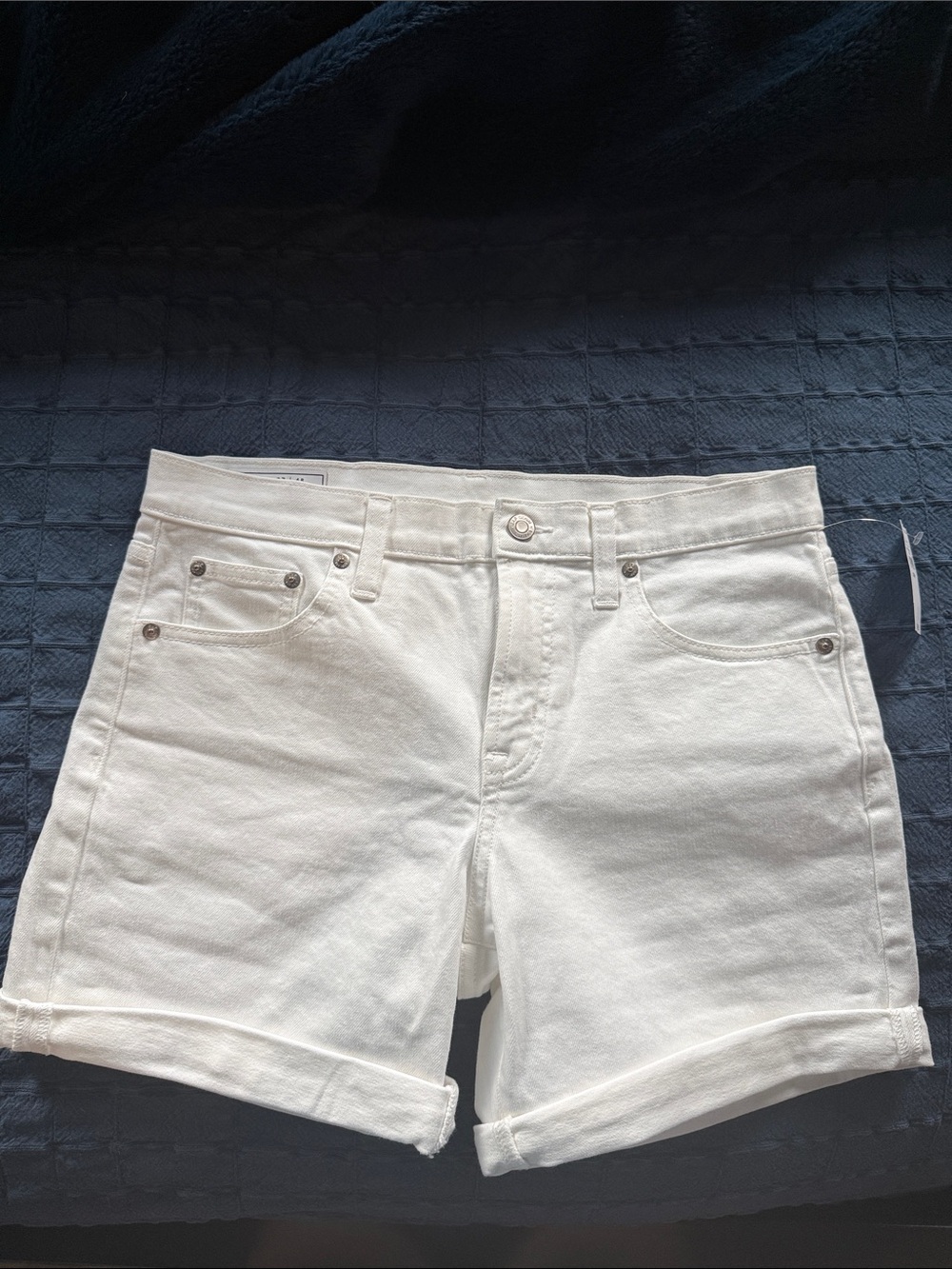 Gap Women’s 5” Girlfriend Short White Denim Roll-Cuff